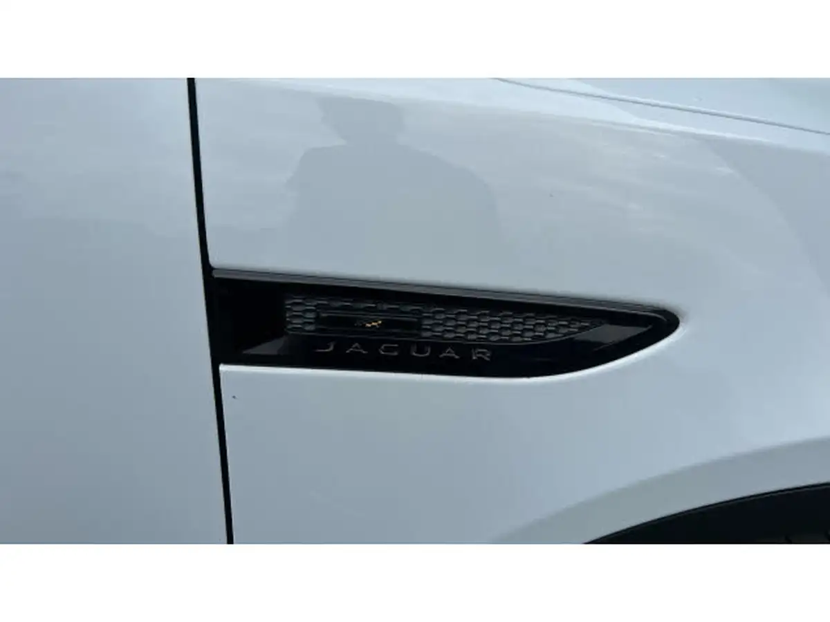 2019-jaguar-e-pace-20-i4d-chequered-flag-180ps-big-23