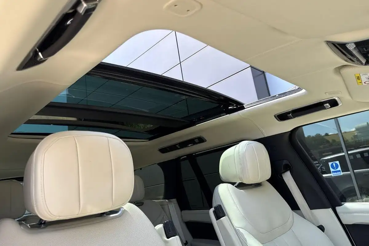 2024-land-rover-range-rover-30-d350-se-big-13