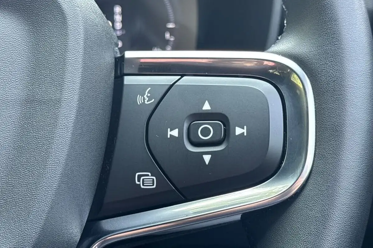 2021-volvo-xc40-15-t4-r-design-208bhp-big-11
