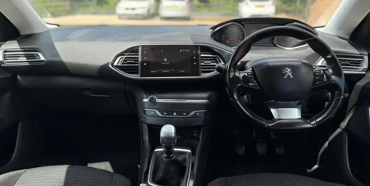 2018-peugeot-308-sw-15-bluehdi-active-15-bluehdi-130bhp-big-20