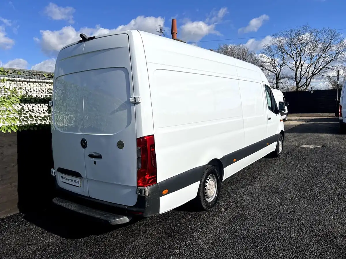 2018-mercedes-benz-sprinter-21cdi-311-l2h1-panel-van-rwd-eco-gear-360-big-4
