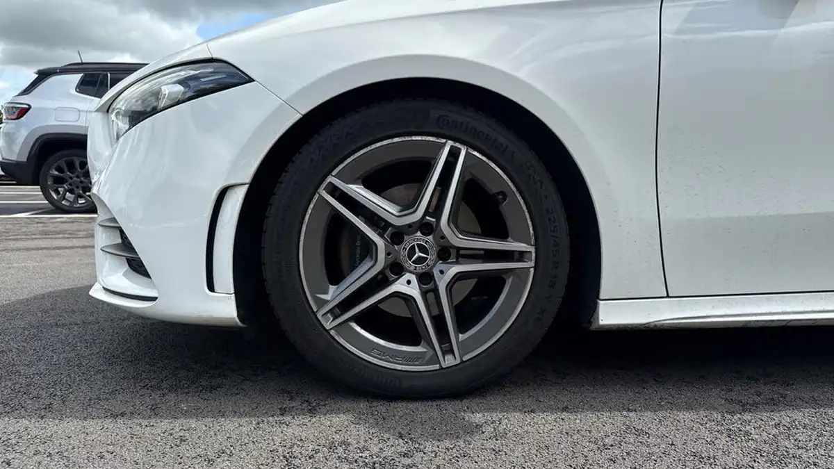 2019-mercedes-benz-a-class-13-a200-amg-line-hatchback-5d-big-16