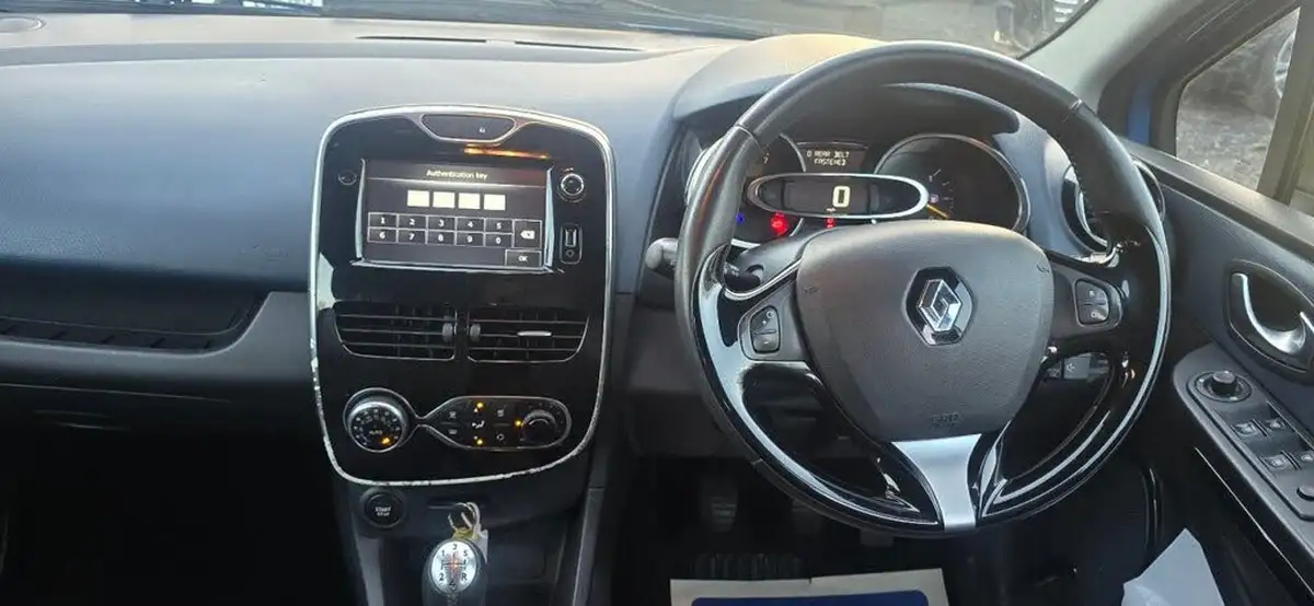 2015-renault-clio-09-dynamique-s-big-19