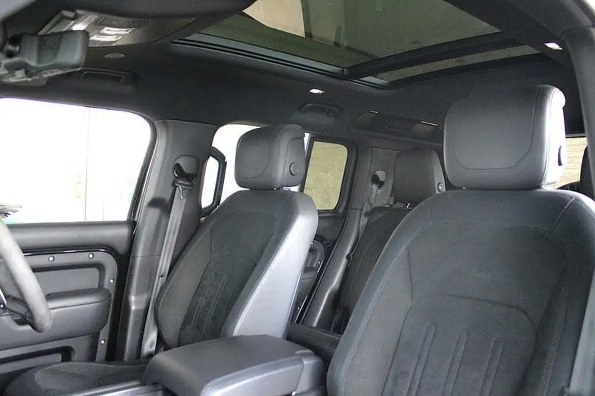 2021-land-rover-110-defender-50-p525-v8-big-17