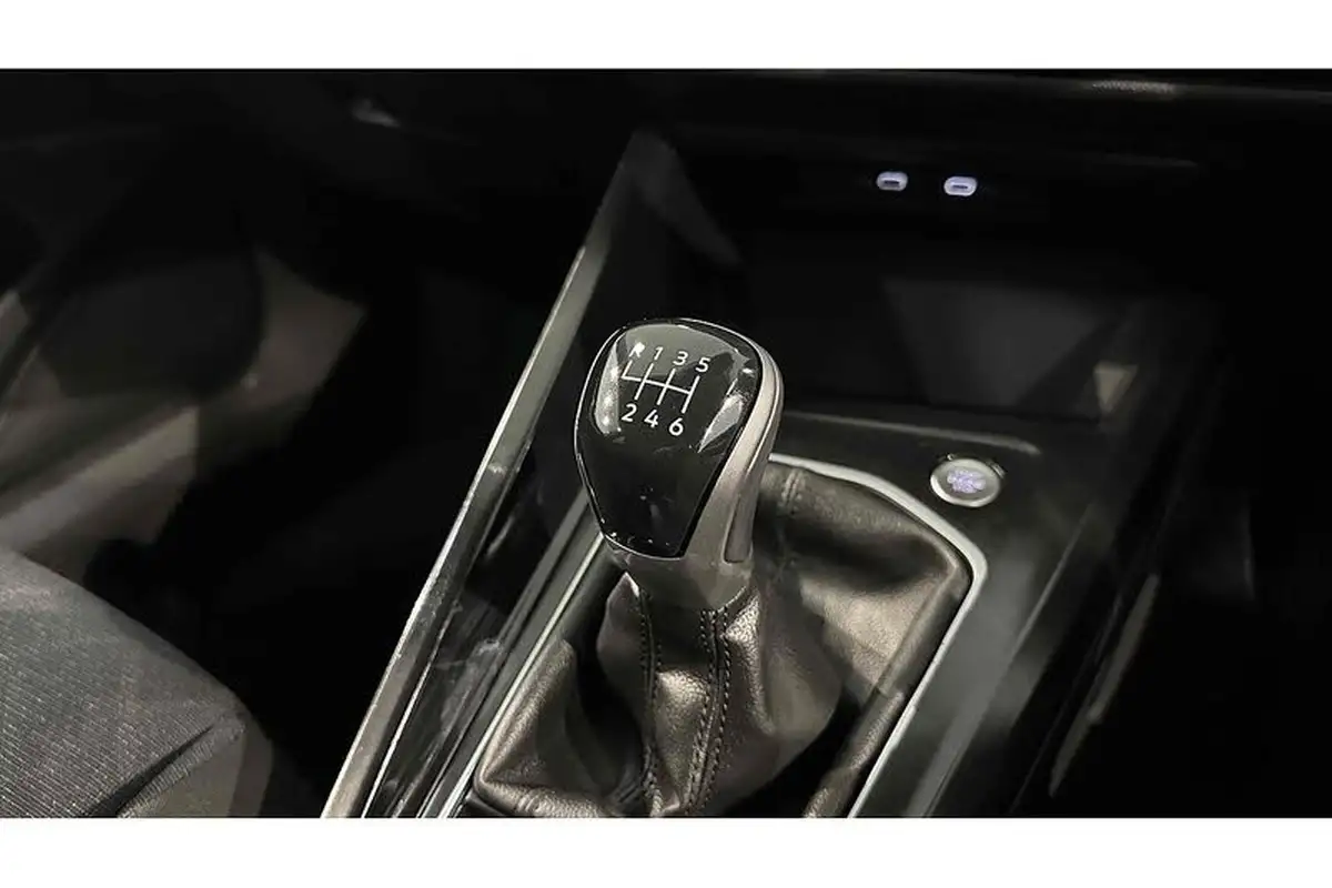 2022-volkswagen-golf-20tdi-life-hatchback-big-47