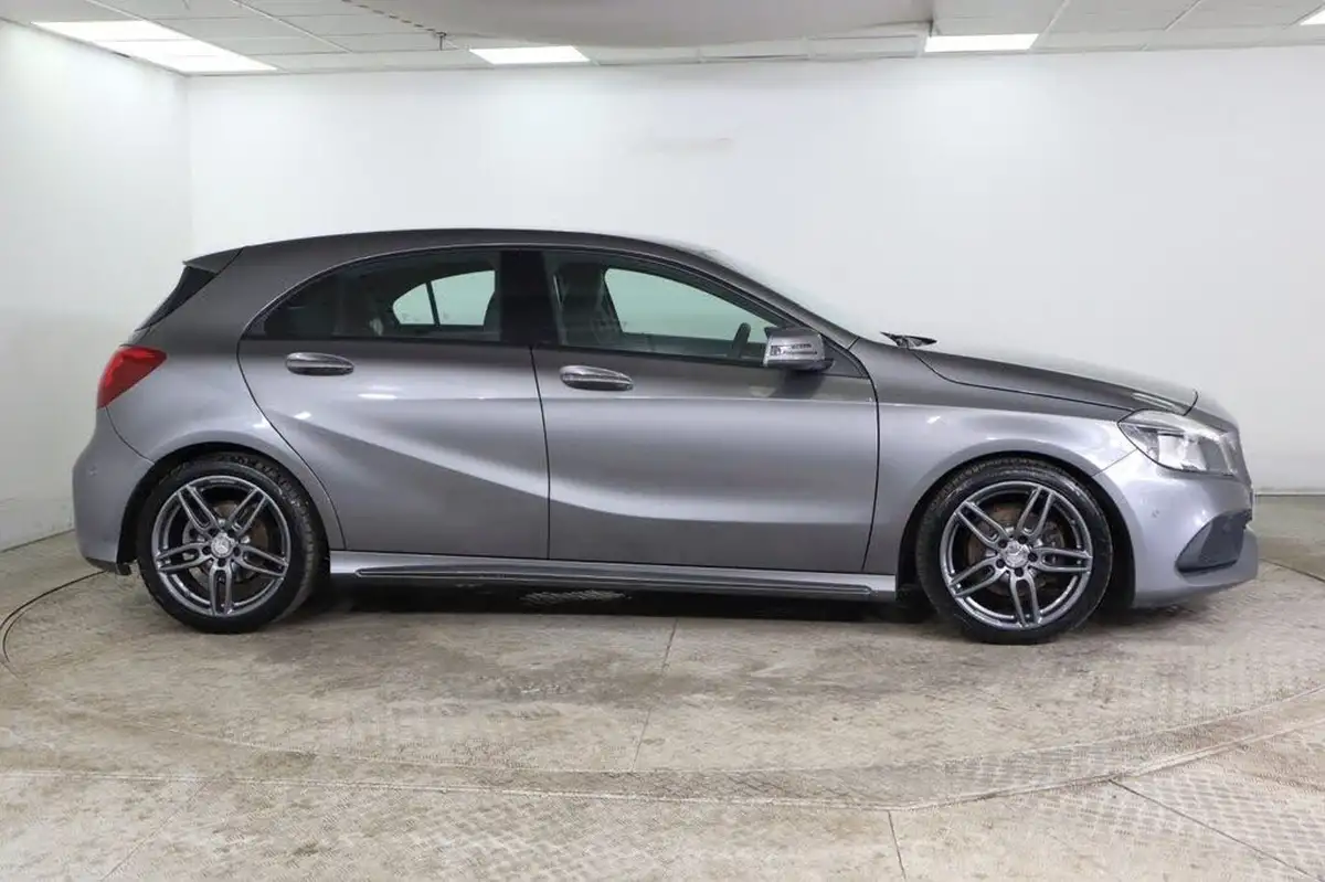 2016-mercedes-benz-a-class-21d-a200d-amg-line-136ps-executivess-big-6