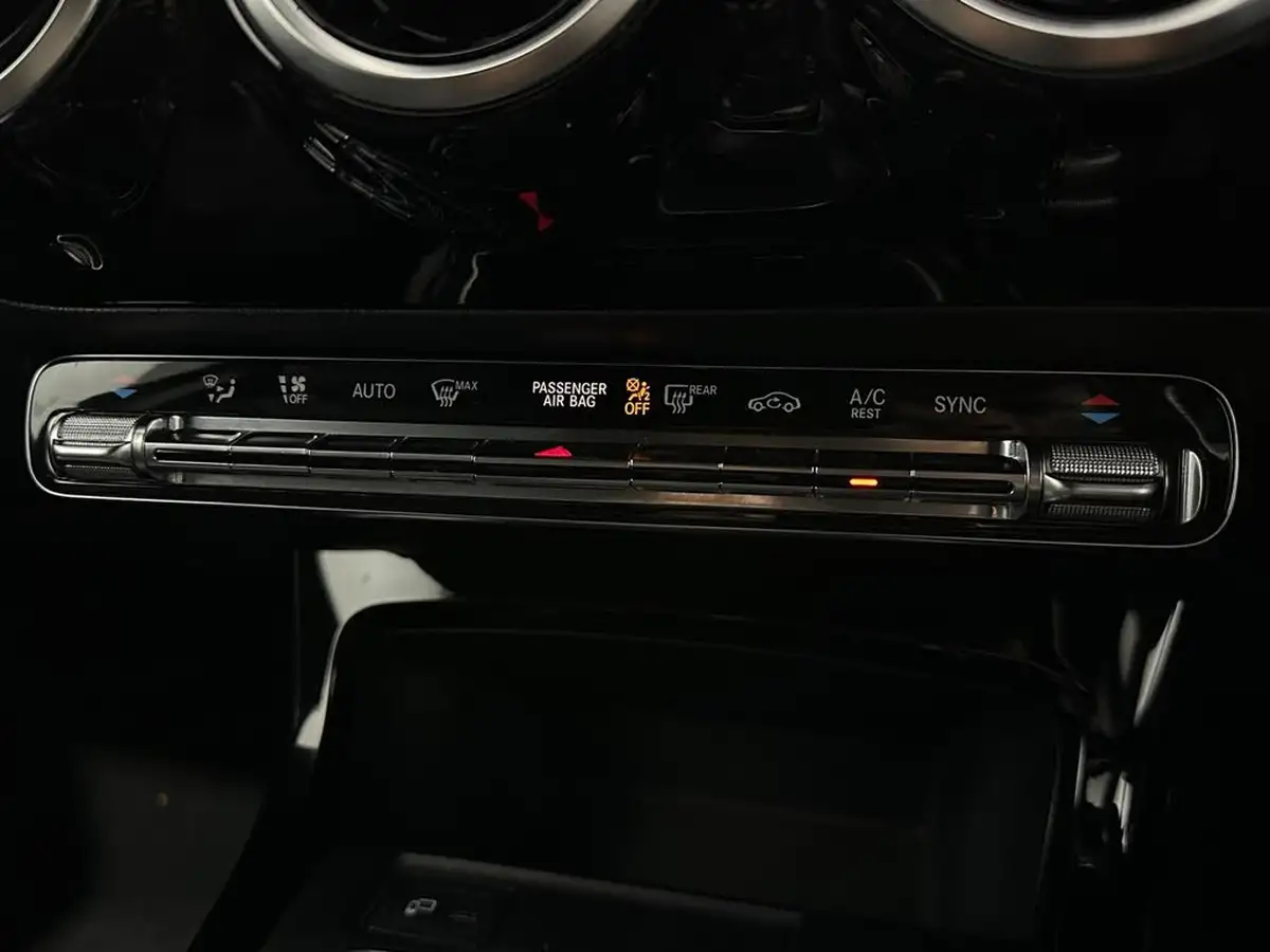 2019-mercedes-benz-a-class-13-a200-amg-line-saloon-4d-big-18