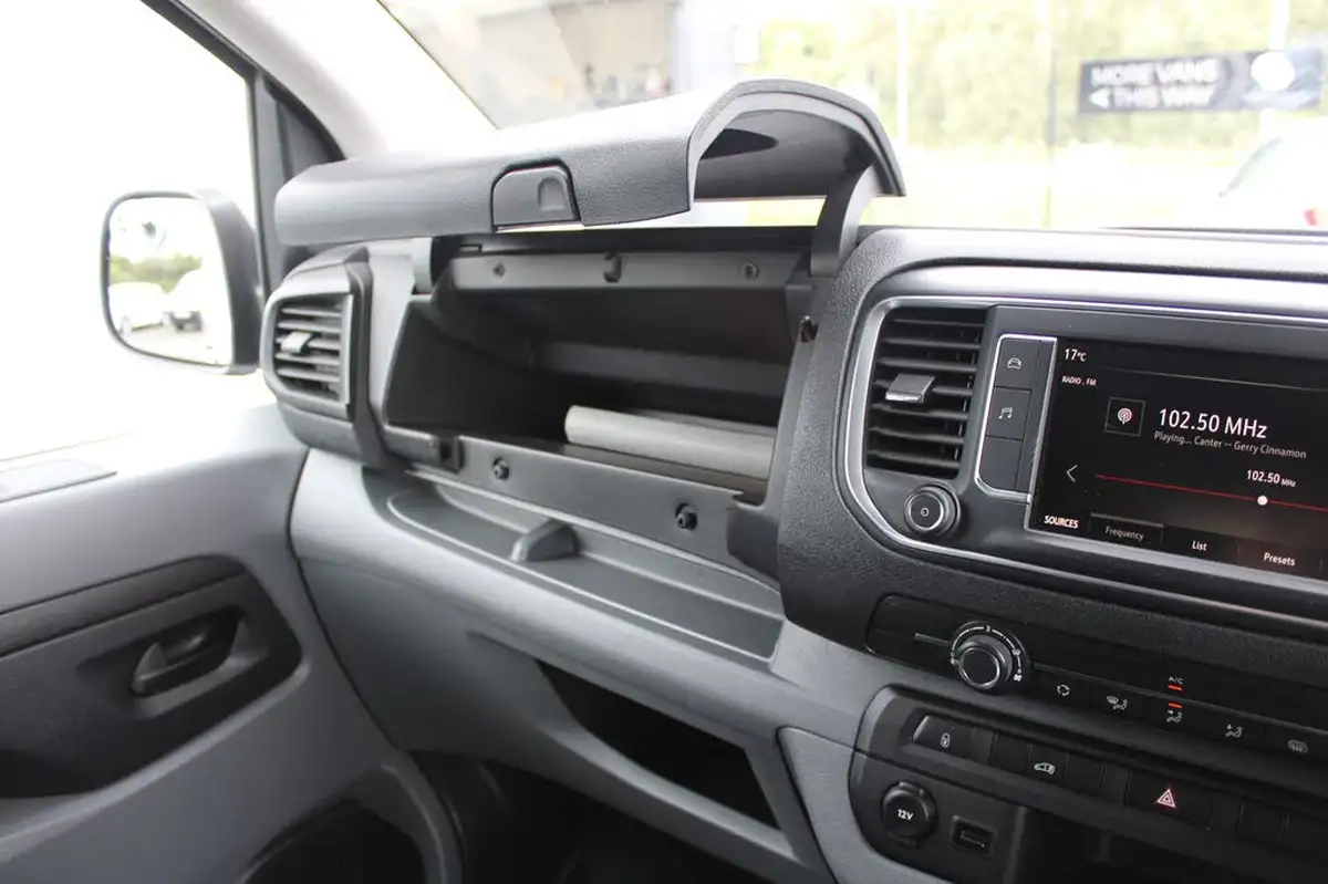 2023-vauxhall-vivaro-15td-2700-l1h1-dynamic-120pseu6d-big-43