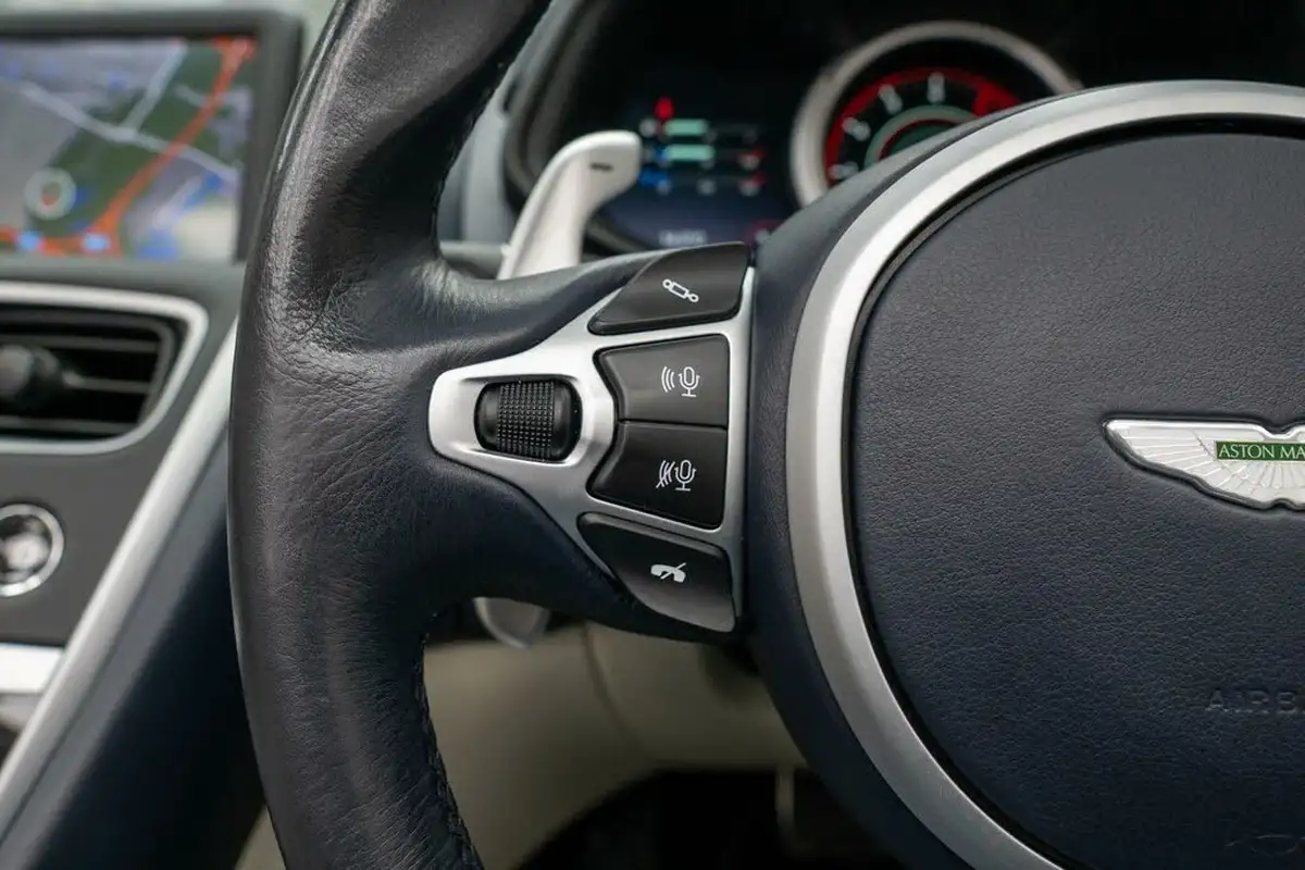 2020-aston-martin-db11-40-v8-503bhp-big-31