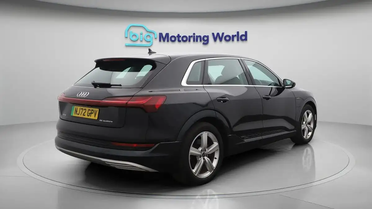 2022-audi-e-tron-55e-technik-station-wagon-big-7