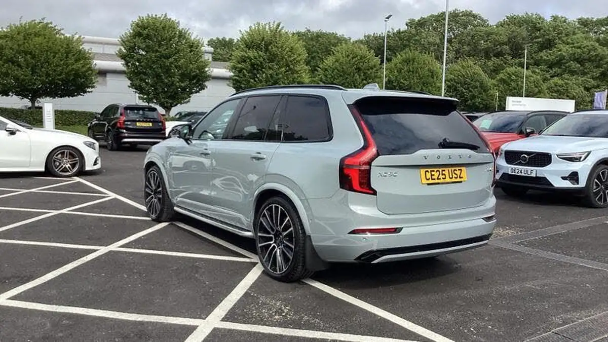 2025-volvo-xc90-20-t8-ultra-dark-big-2