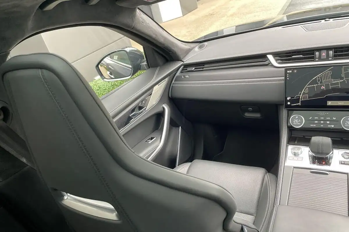 2023-jaguar-f-pace-20-p250-r-dynamic-hse-black-big-42
