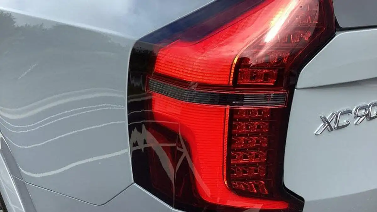 2025-volvo-xc90-20-t8-ultra-dark-big-26