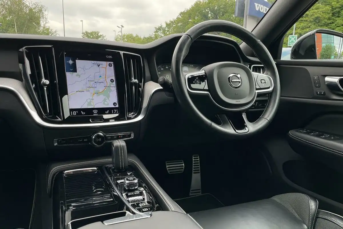 2021-volvo-s60-20-t8-r-design-455bhp-big-33