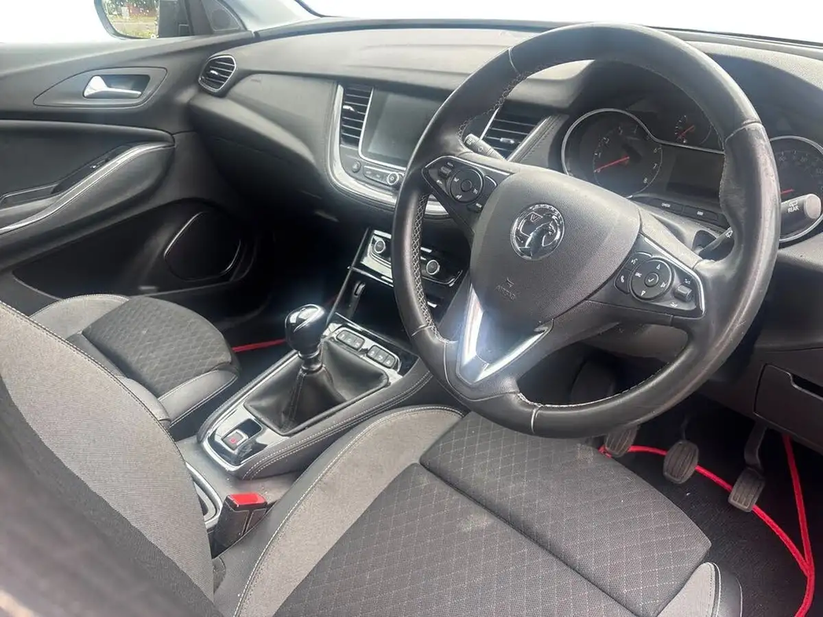 2020-vauxhall-grandland-x-12-sri-nav-big-4