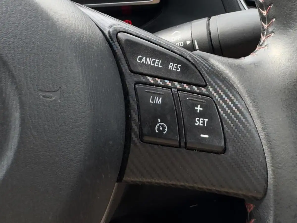 2014-mazda-mazda3-20-se-l-fastback-4d-big-38