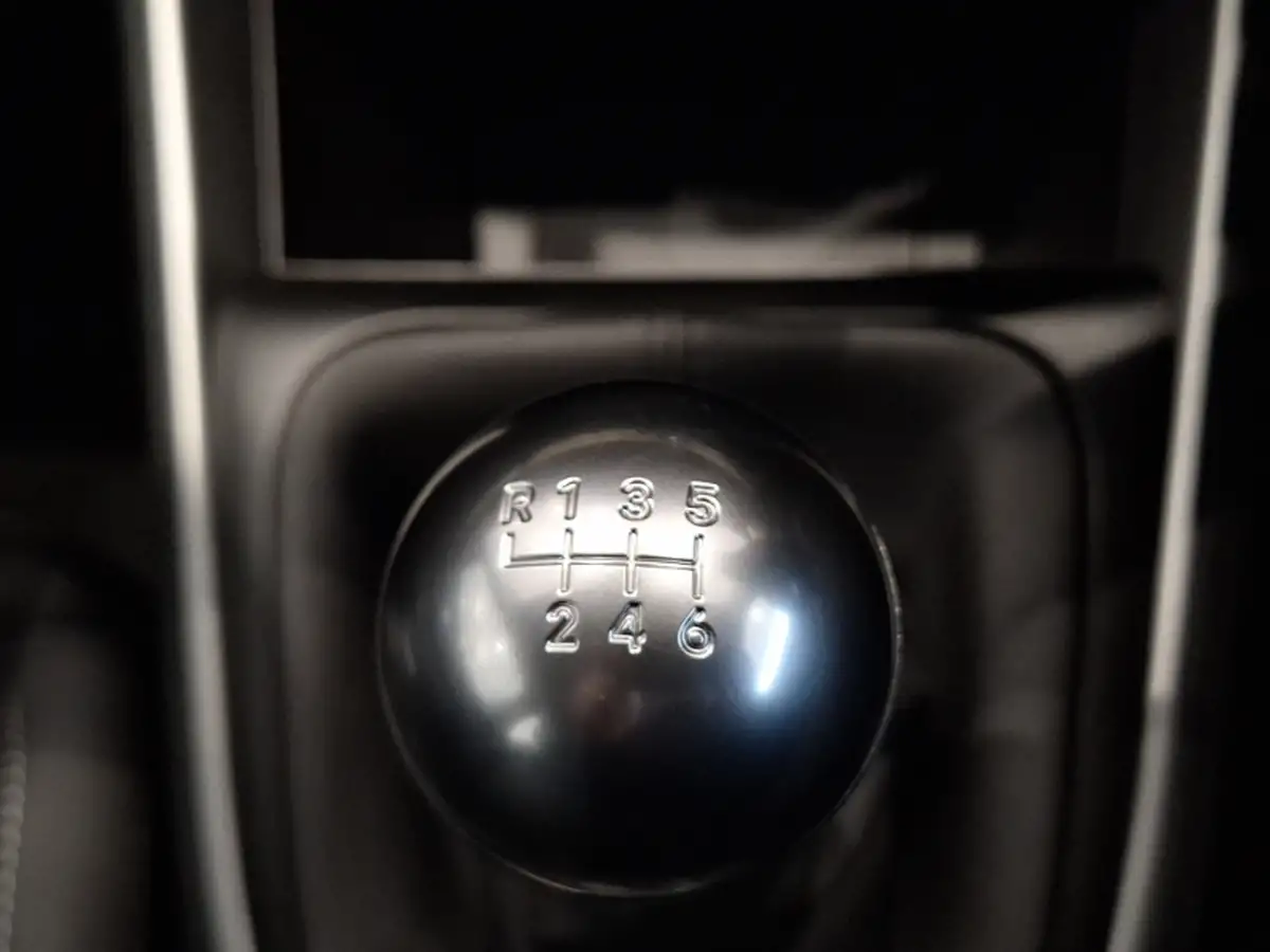 2024-jeep-avenger-12-gse-altitude-big-18