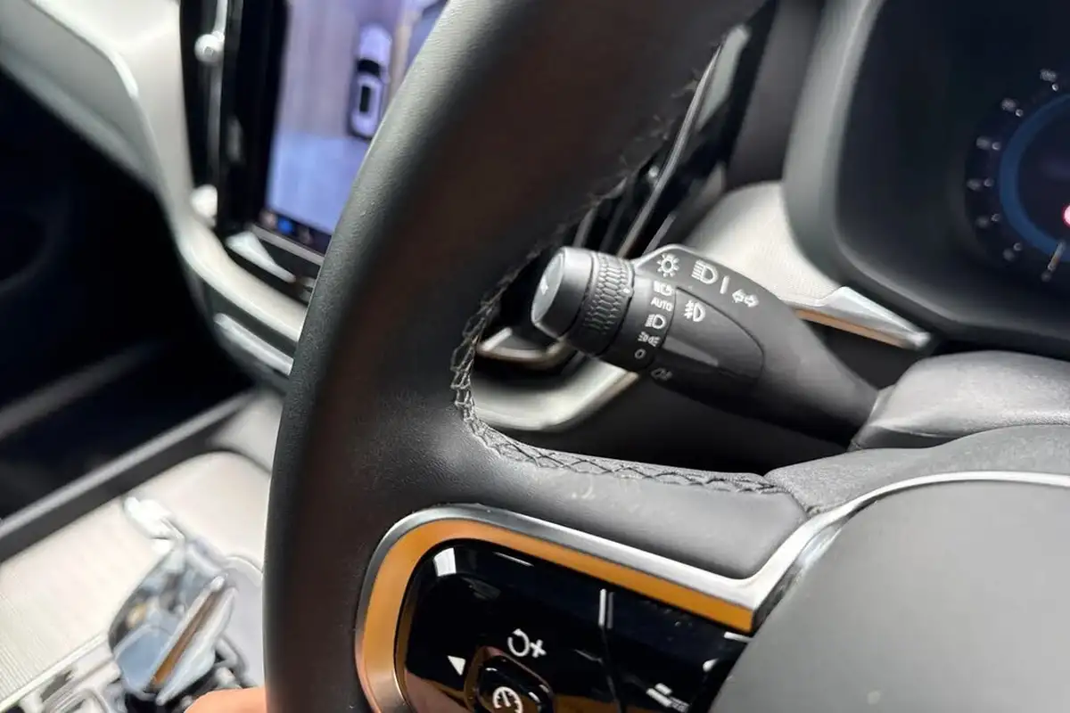 2023-volvo-xc60-20td-b4-plus-big-55