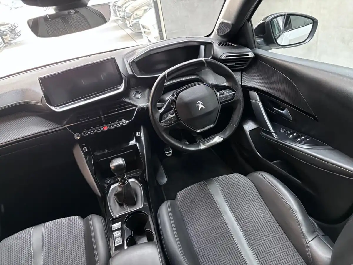 2022-peugeot-208-12-puretech-gt-100ps-big-29