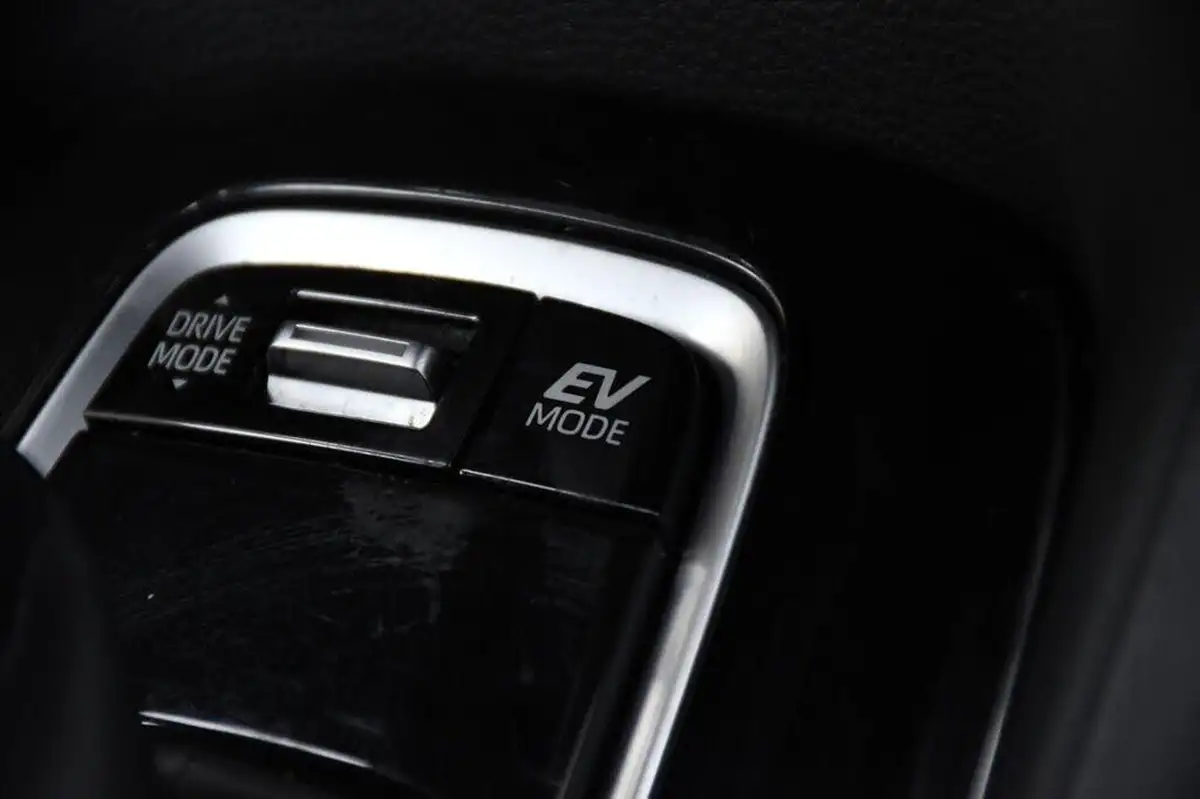 2020-toyota-corolla-18-vvt-i-icon-spare-wheel-touring-sports-5d-big-30