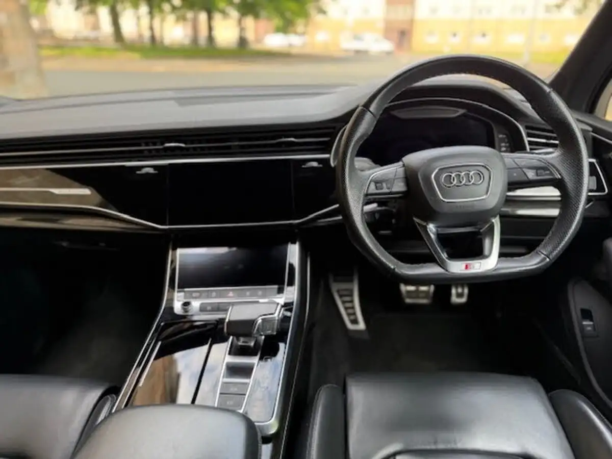 2022-audi-q7-30-55-tfsi-black-edition-big-14