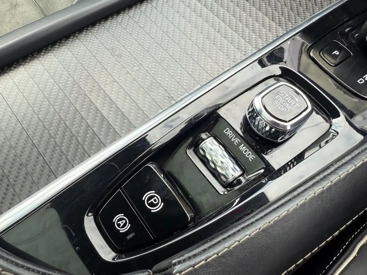 2020-volvo-xc90-20-t8-r-design-twin-engine-big-16
