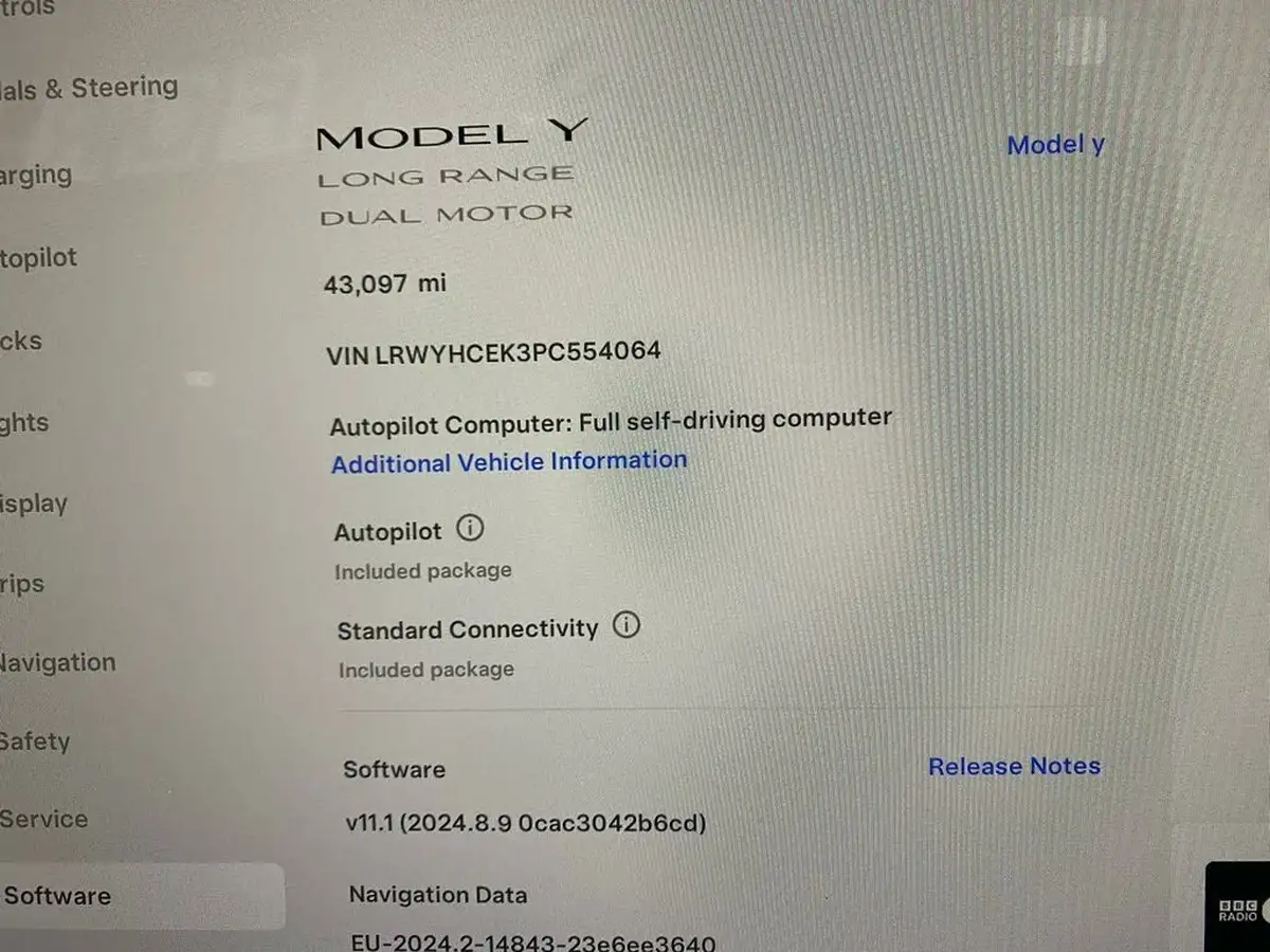 2022-tesla-model-y-e-long-range-big-2