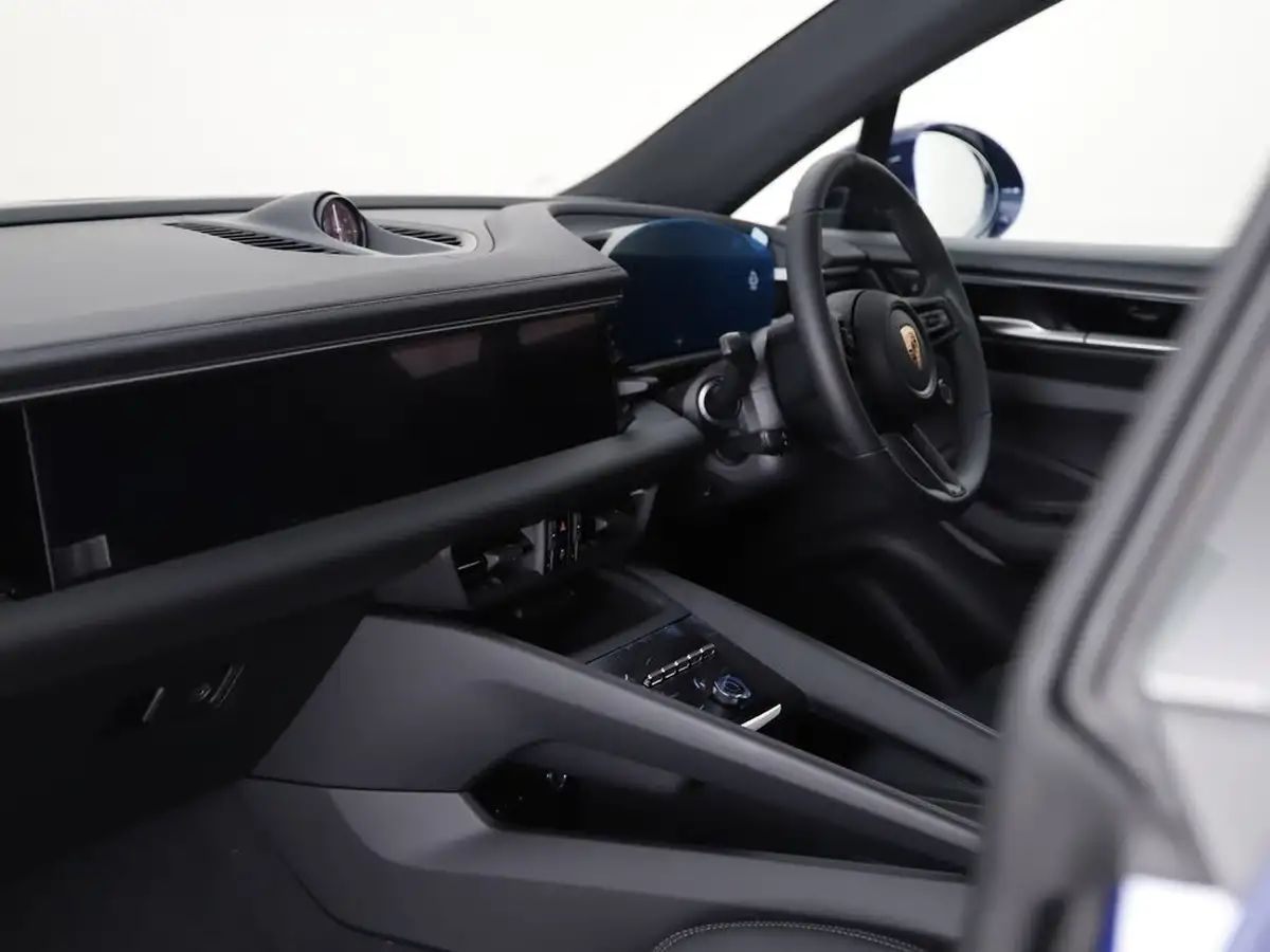 2025-porsche-macan-e-electric-big-41