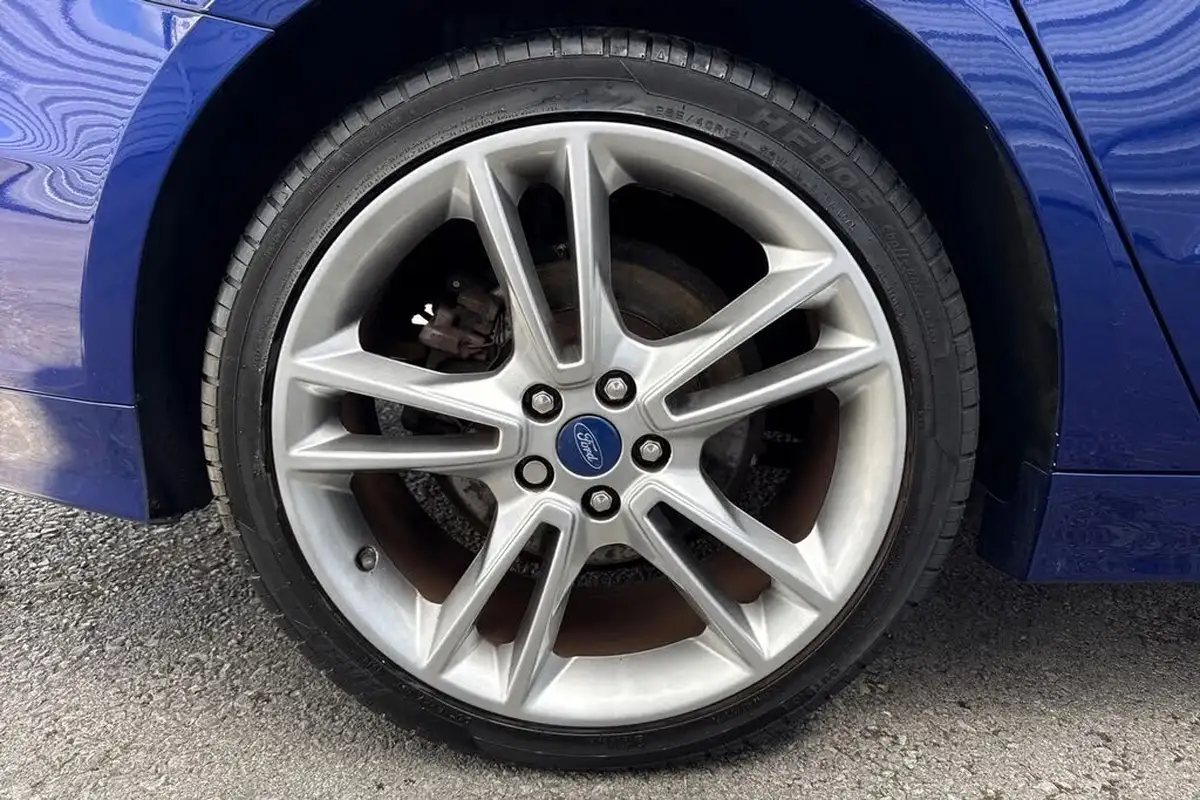 2016-ford-mondeo-20tdci-titanium-180ps-hatchback-big-12