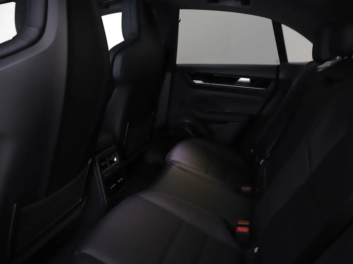 2025-porsche-macan-e-electric-big-17