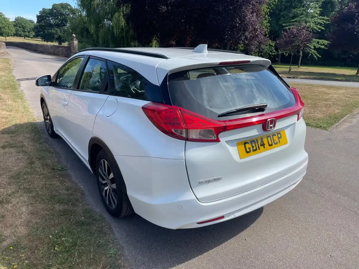 2014-honda-civic-16td-s-t-tourer-big-7
