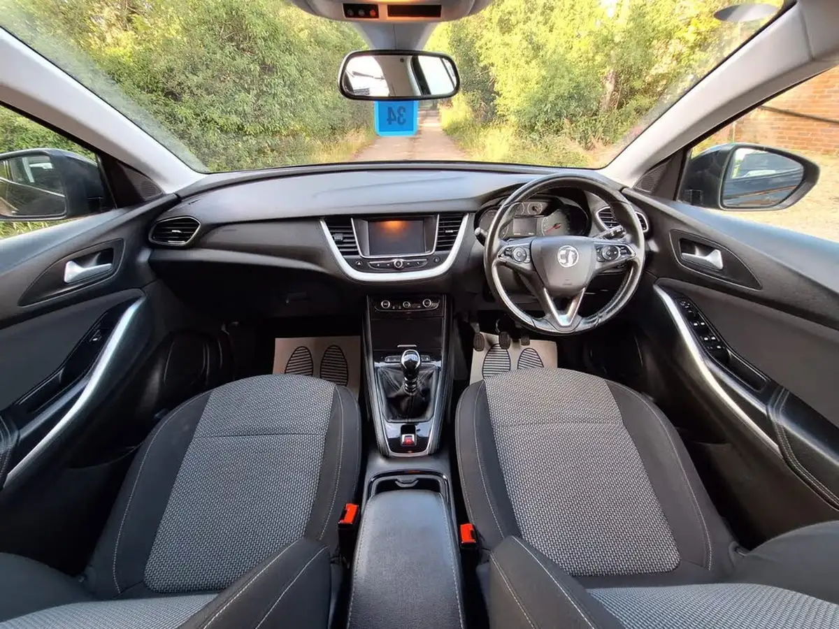 2018-vauxhall-grandland-x-12-se-132ps-big-8