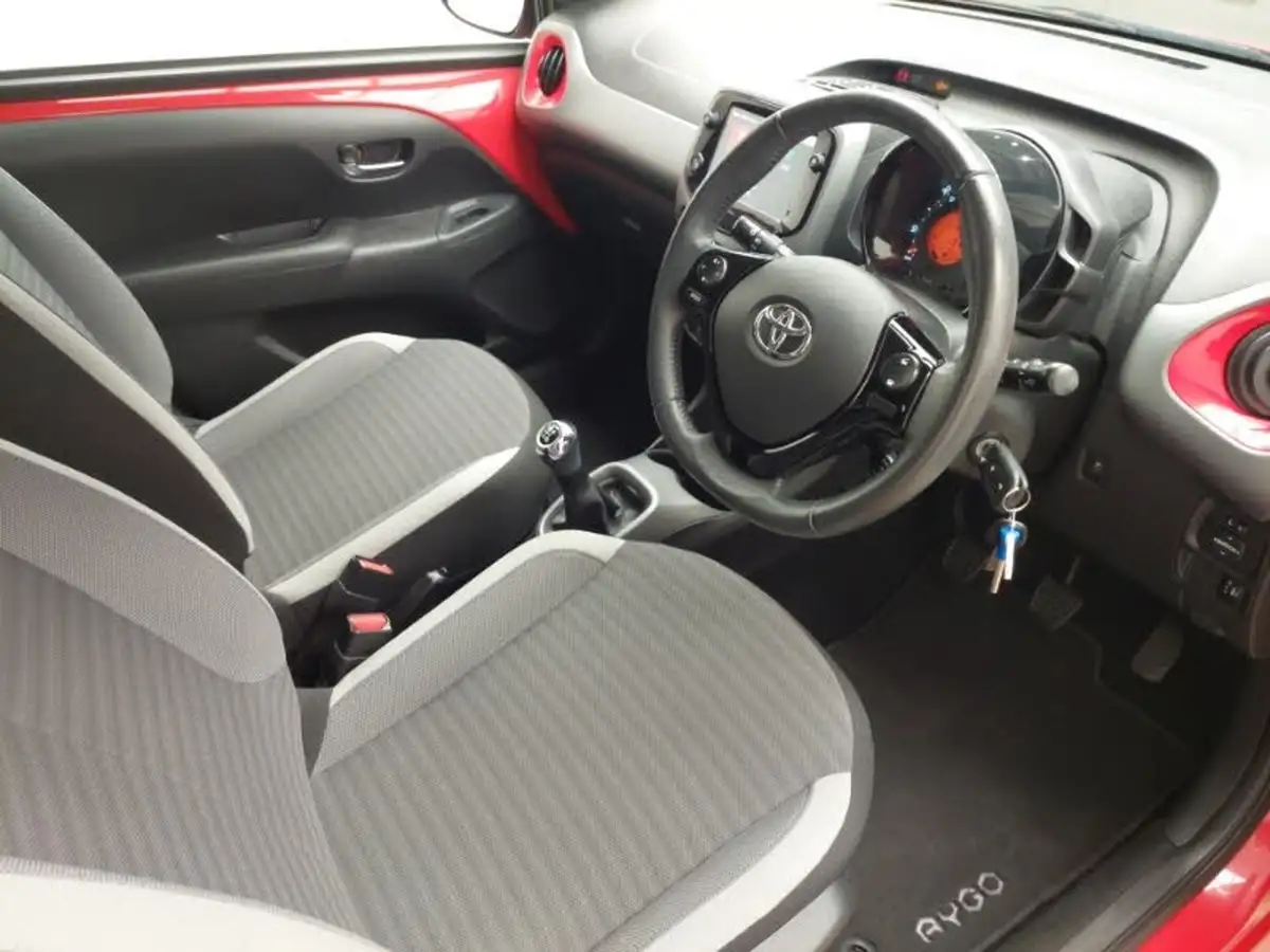 2019-toyota-aygo-10-vvt-i-x-play-big-12