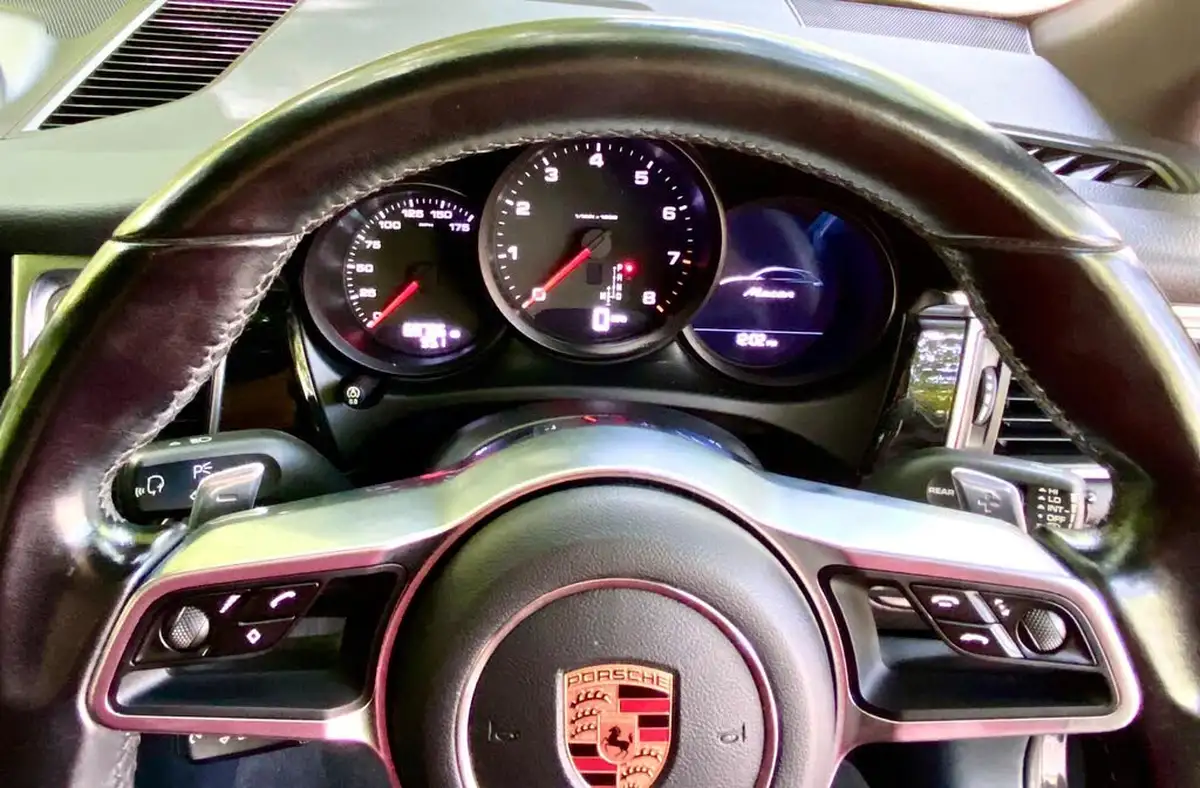 2016-porsche-macan-20-big-32