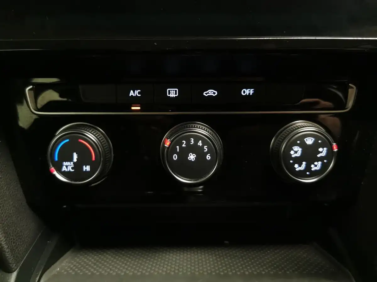 2022-volkswagen-passat-20tdi-se-nav-150ps-estate-5d-big-22