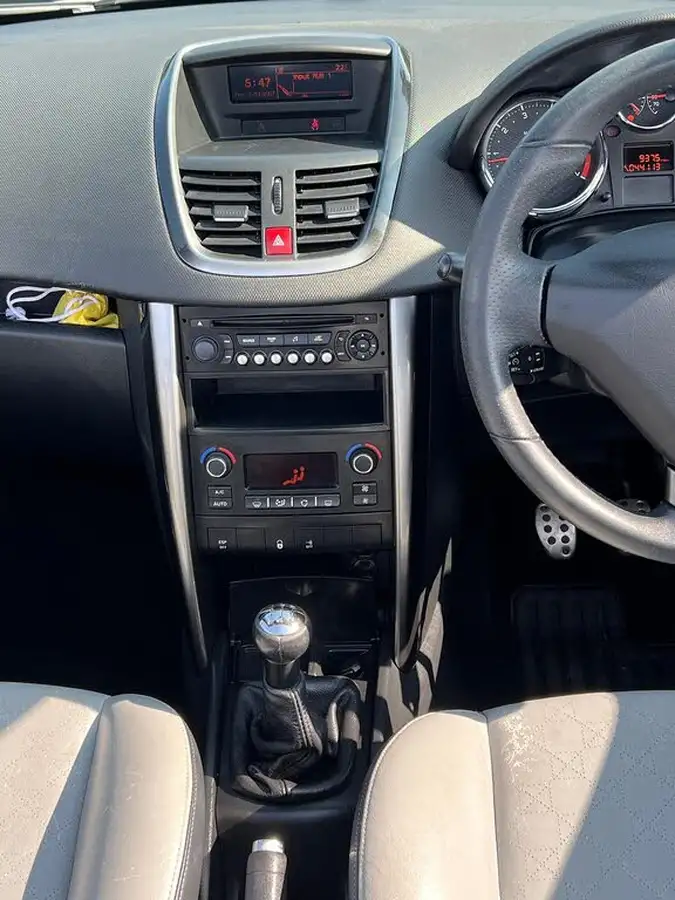 2014-peugeot-207-cc-16-roland-garros-big-13