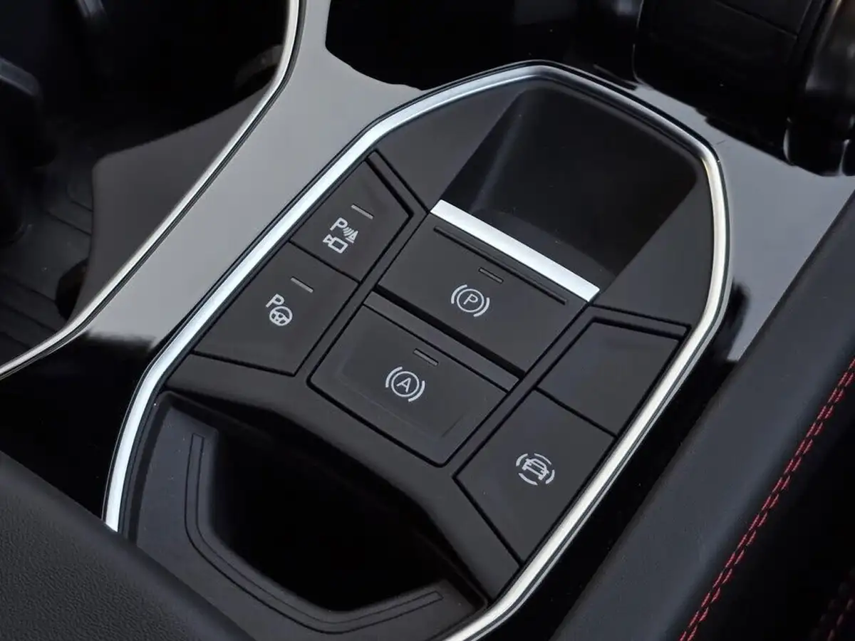 2025-lamborghini-urus-40-no-trim-big-20