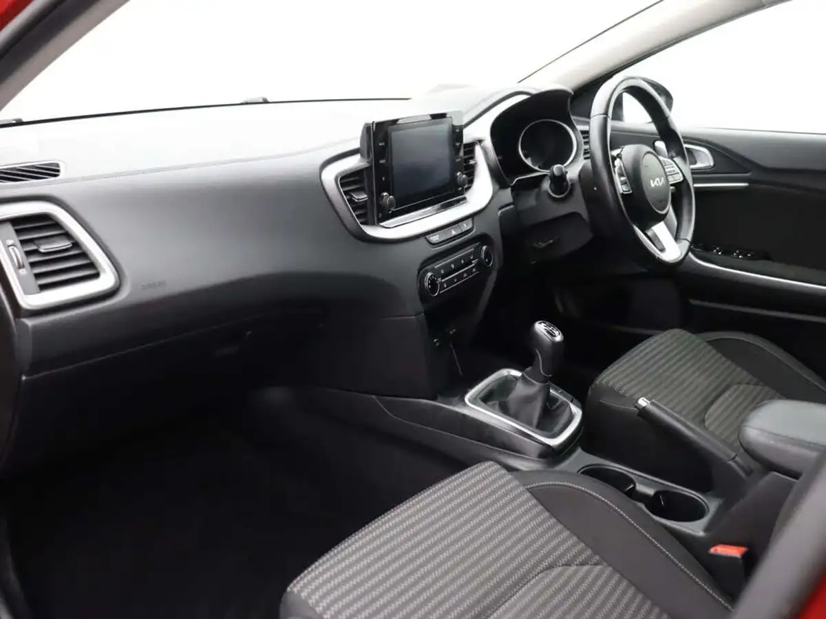 2022-kia-xceed-10-t-gdi-2-big-18