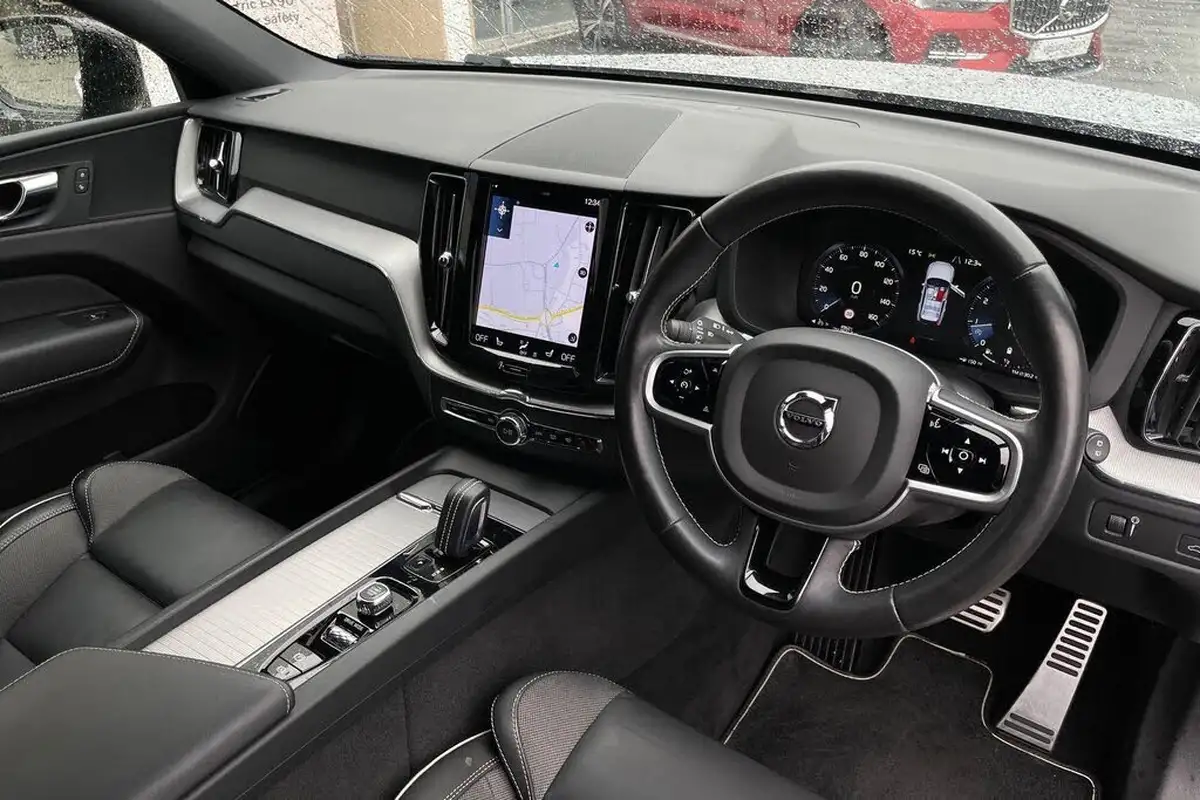 2021-volvo-xc60-20-b5-r-design-big-4