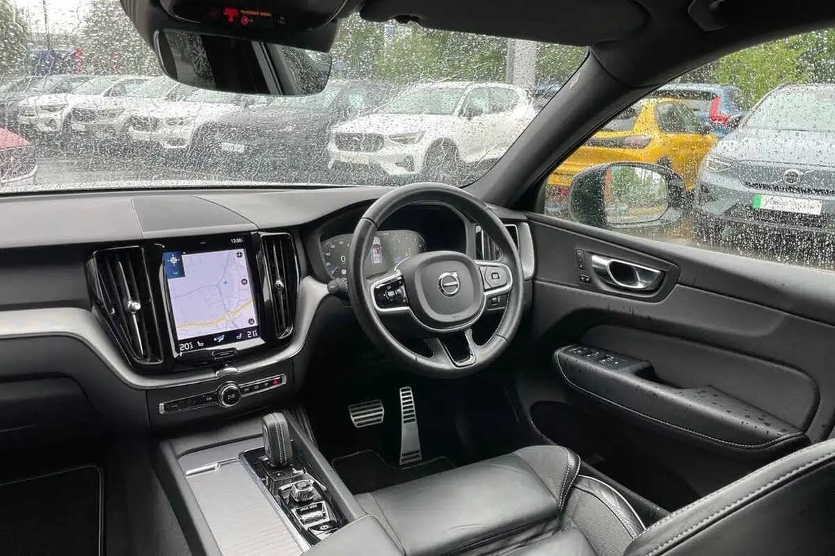 2021-volvo-xc60-20-b5-r-design-big-32