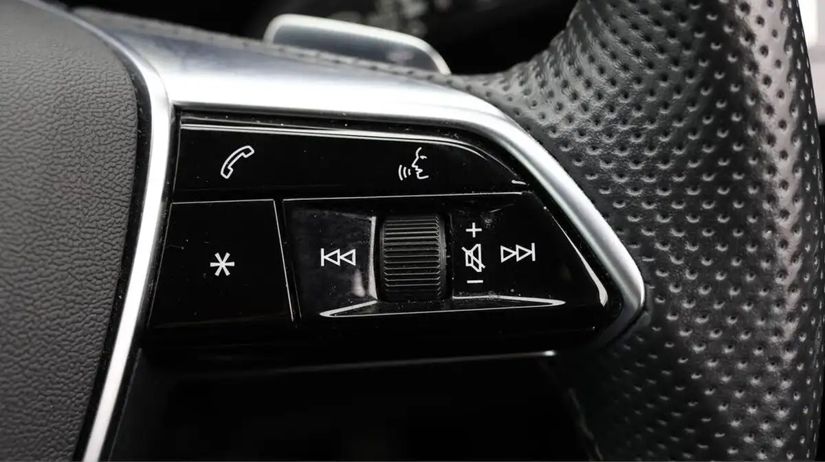 2022-audi-e-tron-50e-black-edition-sportback-big-38