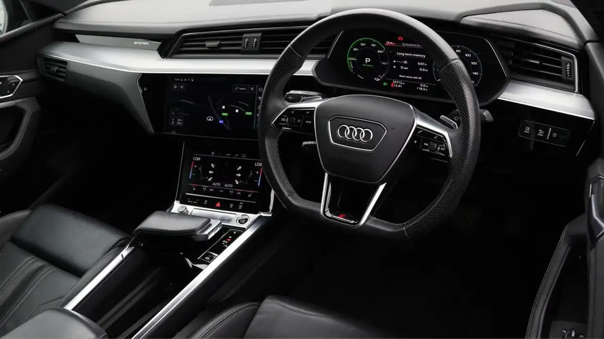 2022-audi-e-tron-50e-black-edition-sportback-big-10