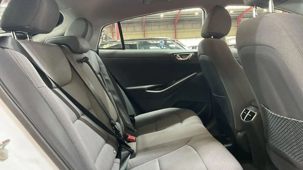 2022-hyundai-ioniq-e-premium-electric-big-6