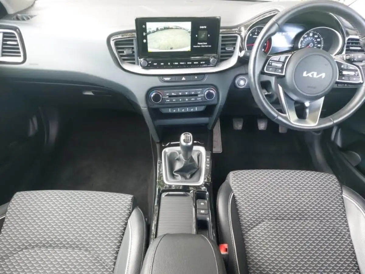 2022-kia-xceed-15-t-gdi-3-big-2