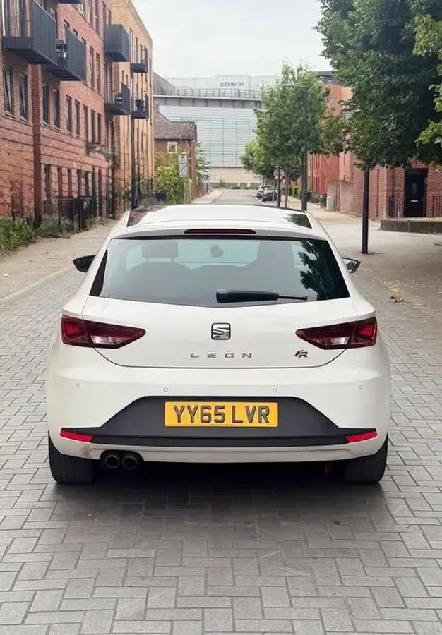2015-seat-leon-14-tsi-fr-black-technology-big-4