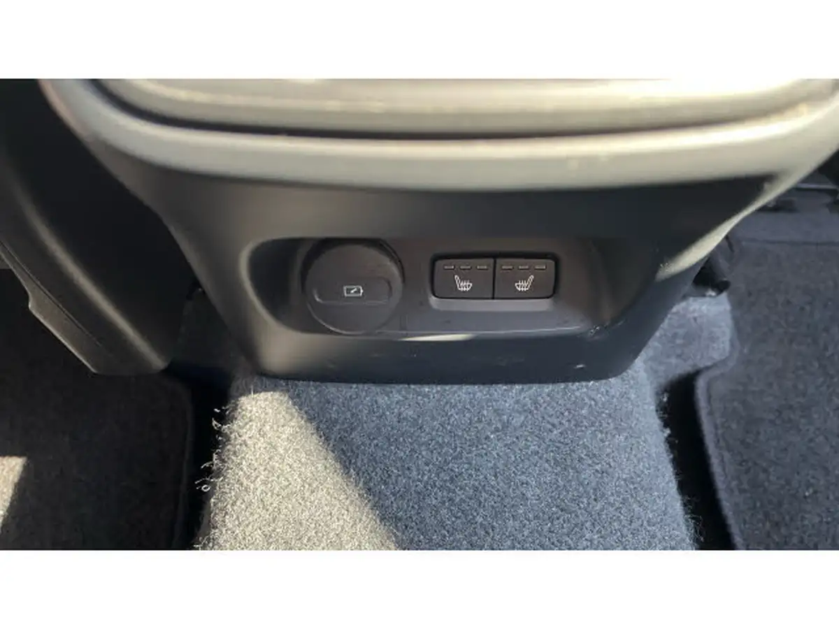 2024-volvo-xc40-20-b3-plus-big-40