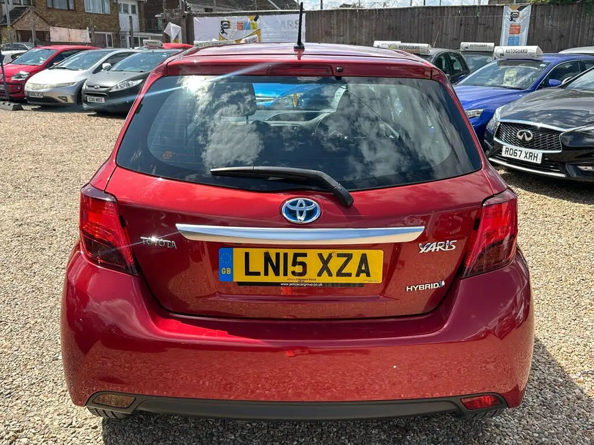2015-toyota-yaris-15-vvt-i-icon-hybrid-big-28