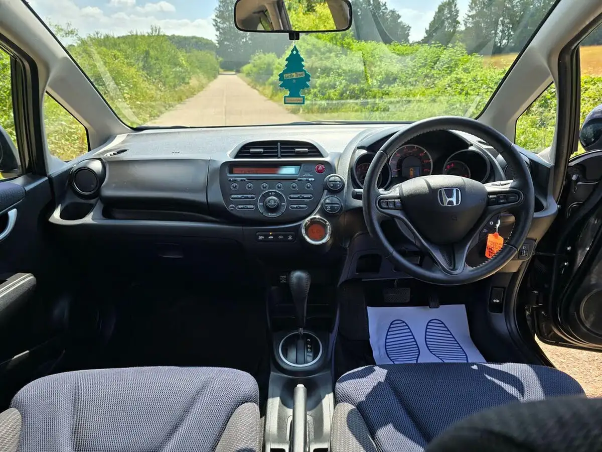 2013-honda-jazz-14-es-plus-cvt-big-33