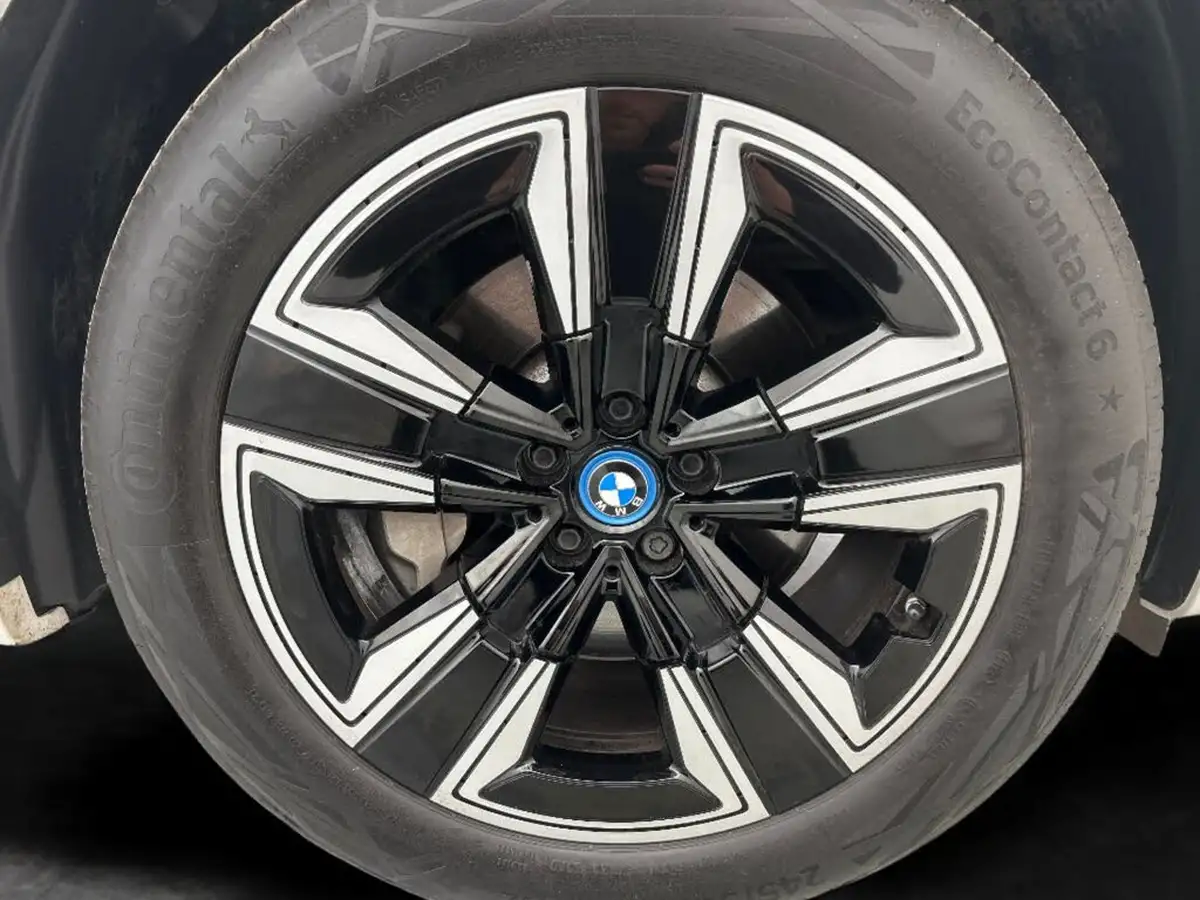 2021-bmw-ix3-e-m-sport-big-11
