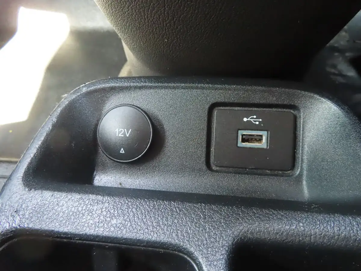 2020-ford-transit-connect-big-46